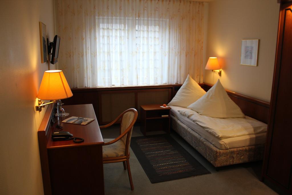 Hotel & Restaurant Zum Vater Rhein Monheim am Rhein 객실 사진
