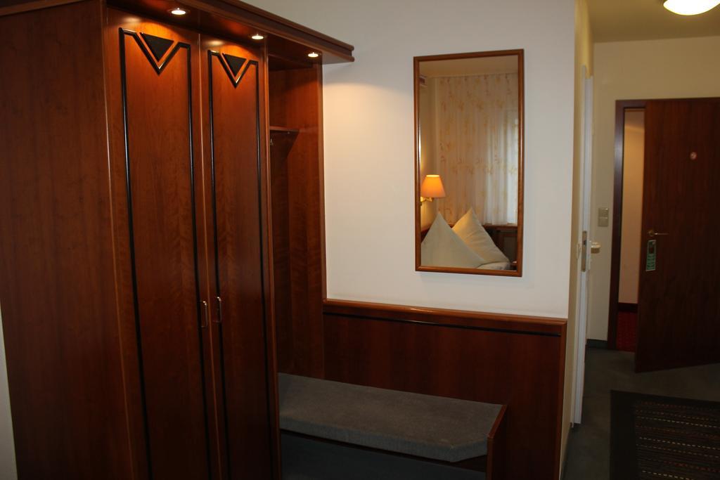 Hotel & Restaurant Zum Vater Rhein Monheim am Rhein 객실 사진