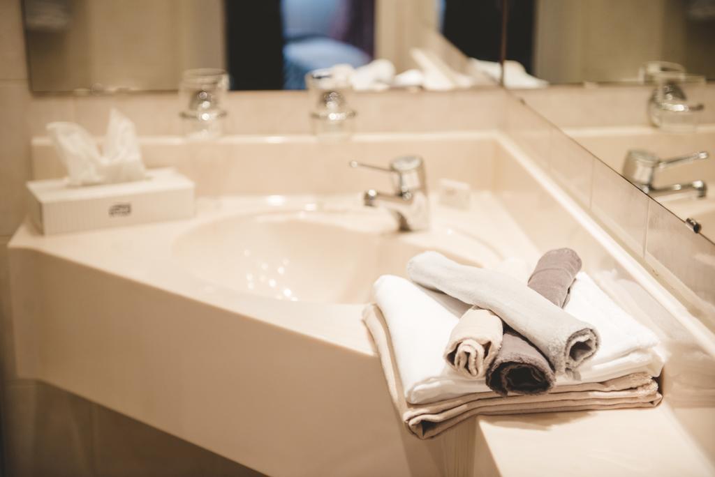Hotel & Restaurant Zum Vater Rhein Monheim am Rhein 객실 사진