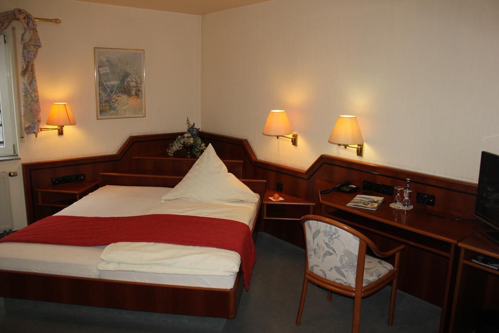Hotel & Restaurant Zum Vater Rhein Monheim am Rhein 객실 사진